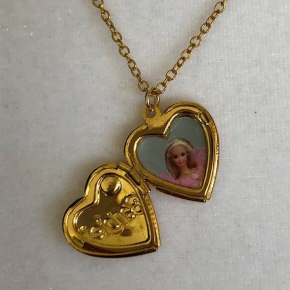 AVON Barbie Heart Locket Gold Tone 18" Chain IOB Vintage RARE - Picture 7 of 16